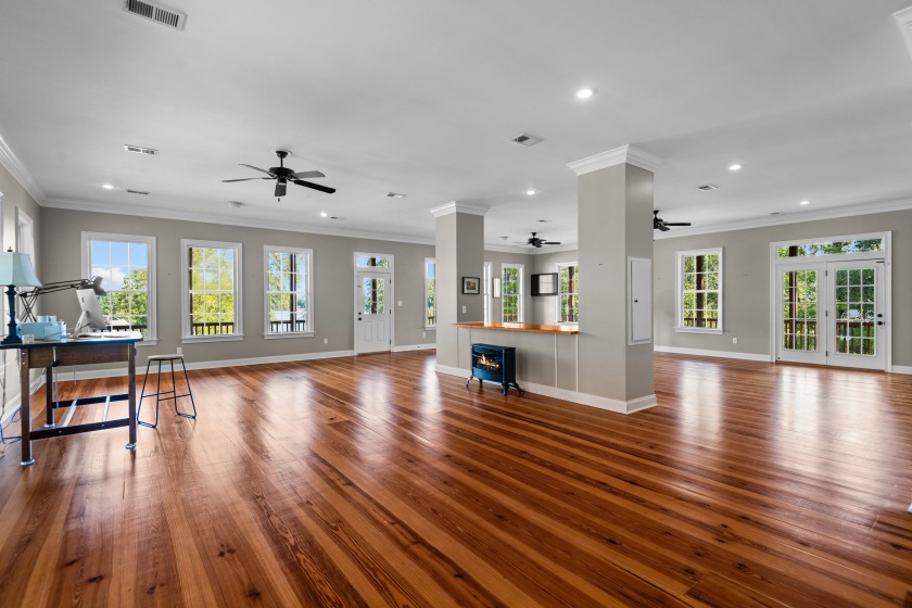 Traditional Southern Style Lake Home - photo 10