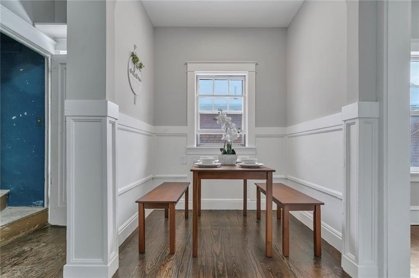 Stunning newly renovated home located in the heart of Newport - photo 6