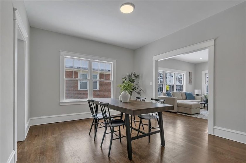 Stunning newly renovated home located in the heart of Newport - photo 9