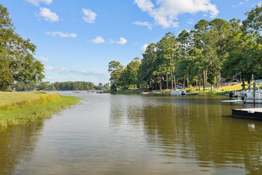 Traditional Southern Style Lake Home - photo 28