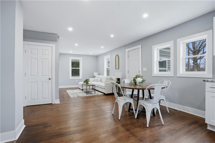 Stunning fully remodeled 2-family home in Middletown, offering - photo 6