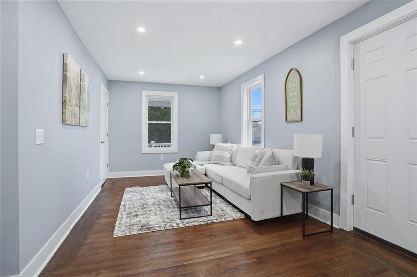Stunning fully remodeled 2-family home in Middletown, offering - photo 7
