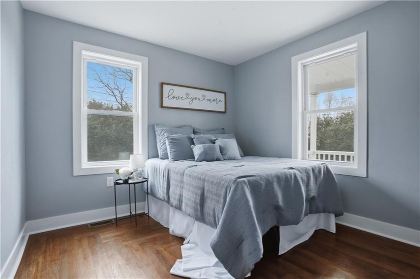 Stunning fully remodeled 2-family home in Middletown, offering - photo 8