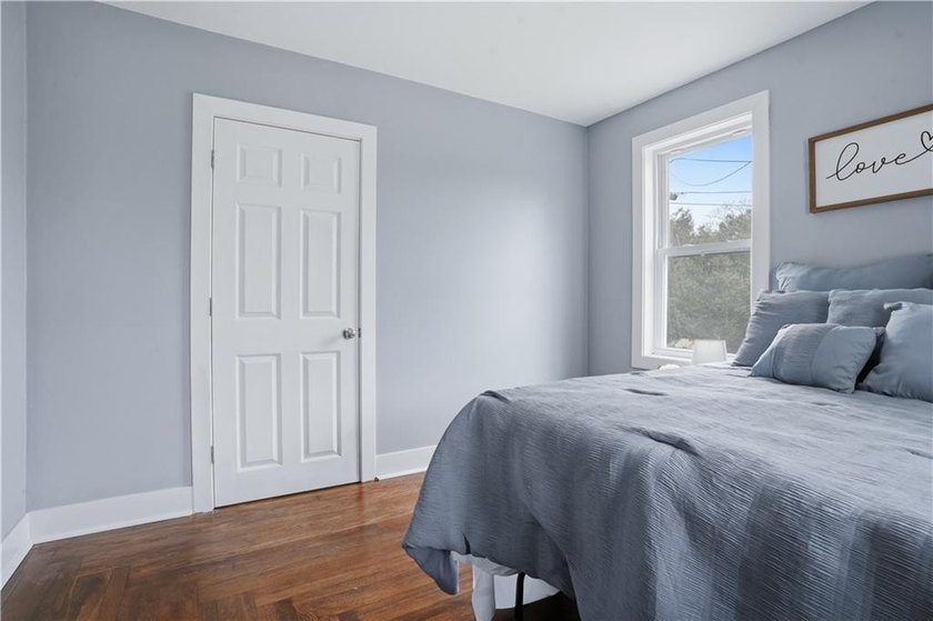 Stunning fully remodeled 2-family home in Middletown, offering - photo 9