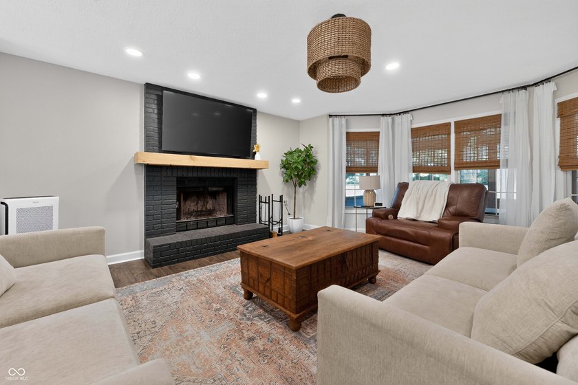 You won't want to miss this completely updated 4 bedroom 2.5 - photo 8