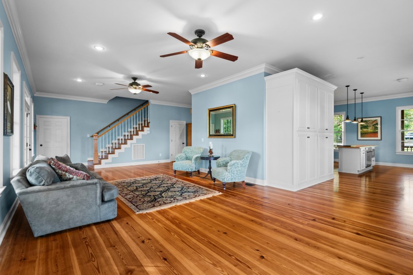 Traditional Southern Style Lake Home - photo 9