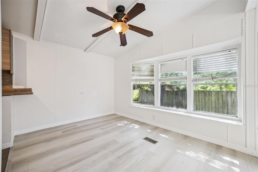 Beautifully maintained manufactured home featuring a spacious - photo 8