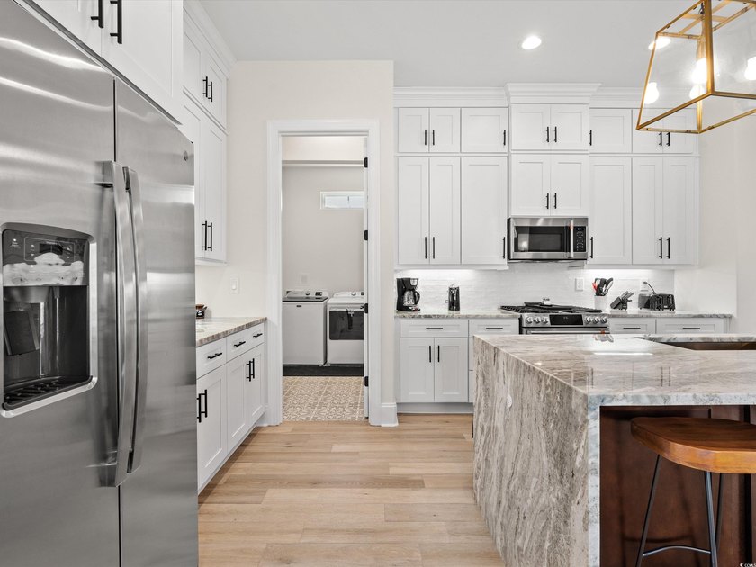 Located in the gated Ocean Villas at 67th community, home to - photo 11