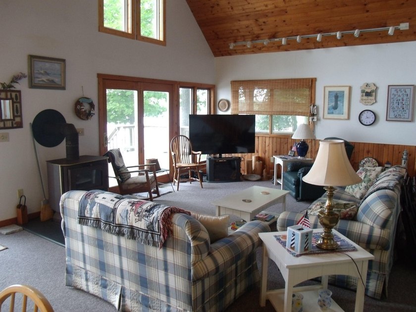 Experience the pinnacle of lakefront living with this stunning 3 - photo 12