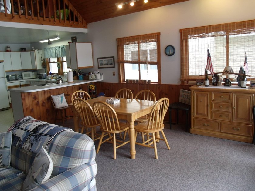 Experience the pinnacle of lakefront living with this stunning 3 - photo 14