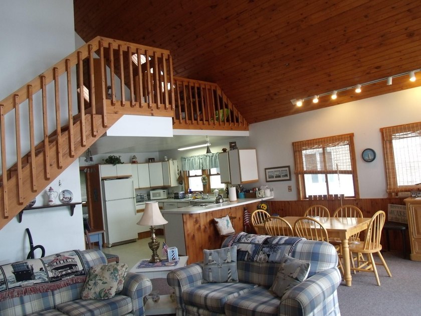 Experience the pinnacle of lakefront living with this stunning 3 - photo 17