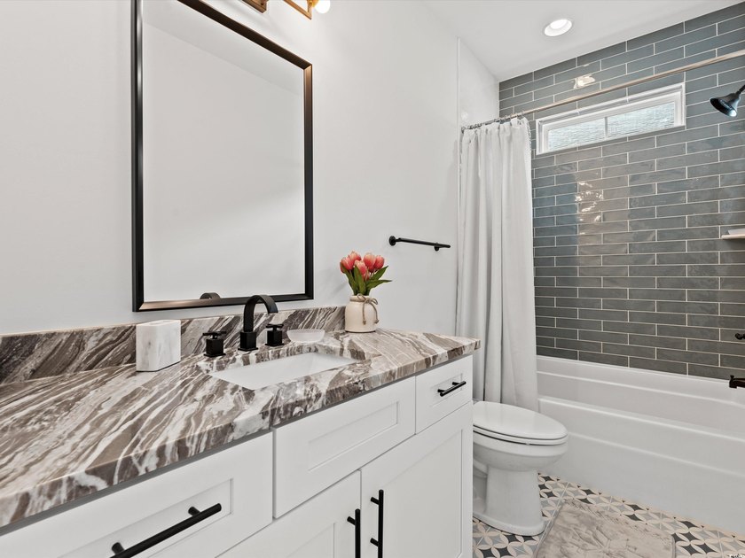 Located in the gated Ocean Villas at 67th community, home to - photo 22