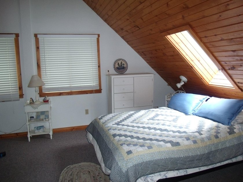 Experience the pinnacle of lakefront living with this stunning 3 - photo 23
