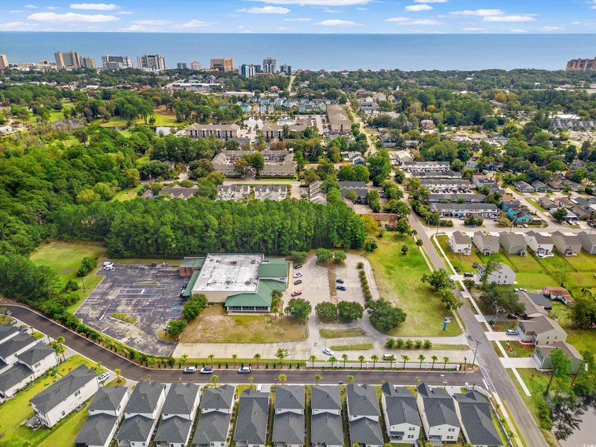 Located in the gated Ocean Villas at 67th community, home to - photo 38