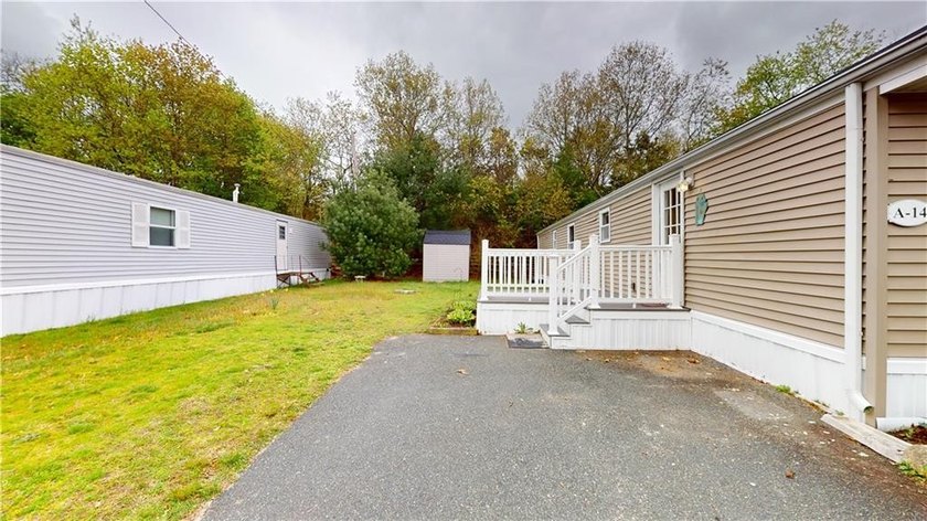 Welcome to easy, low-maintenance living in this well-kept 1985 - photo 6