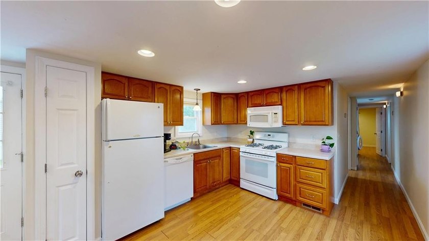 Welcome to easy, low-maintenance living in this well-kept 1985 - photo 8