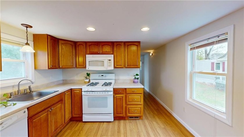 Welcome to easy, low-maintenance living in this well-kept 1985 - photo 10