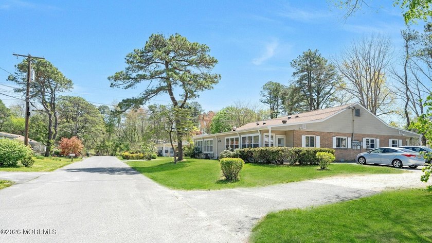 Bright and inviting, this two-bedroom, one-bath home in Cedar - photo 4