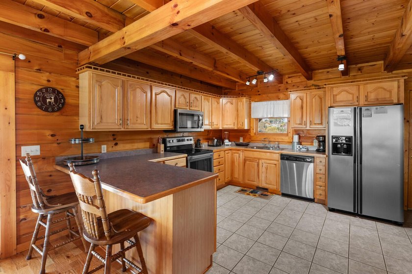 ** FRESHLY PAINTED EXTERIOR** Welcome to 811 Pinnacle Dr - a - photo 10