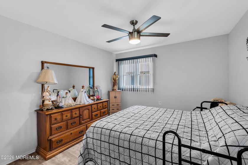 Welcome to this warm and inviting 2-bedroom, 1-bath home in the - photo 15