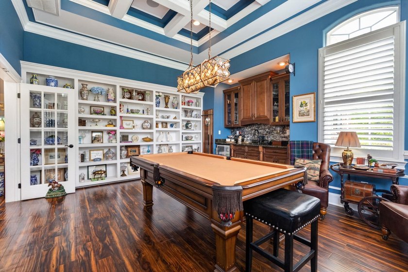 Five-bedroom, three-and-a-half-bathroom, all-brick-and-stone - photo 6