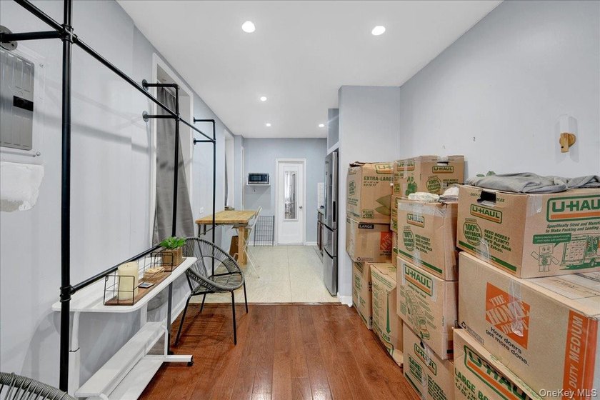 Well-maintained Bronx home offering spacious living, generous - photo 5