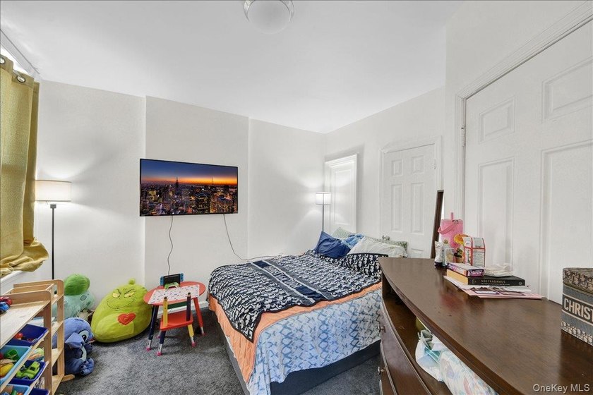 Well-maintained Bronx home offering spacious living, generous - photo 6
