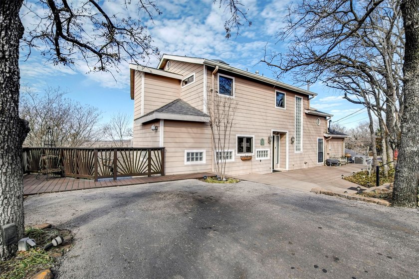 Spectacular 3-Story Estate on a Double Lot with Lake Views &amp; - photo 3