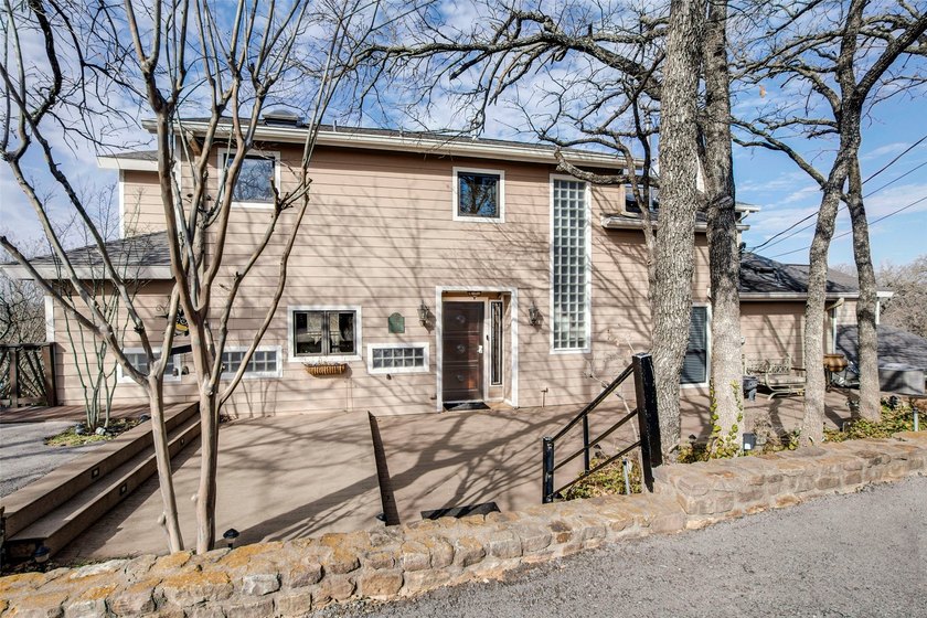 Spectacular 3-Story Estate on a Double Lot with Lake Views &amp; - photo 4