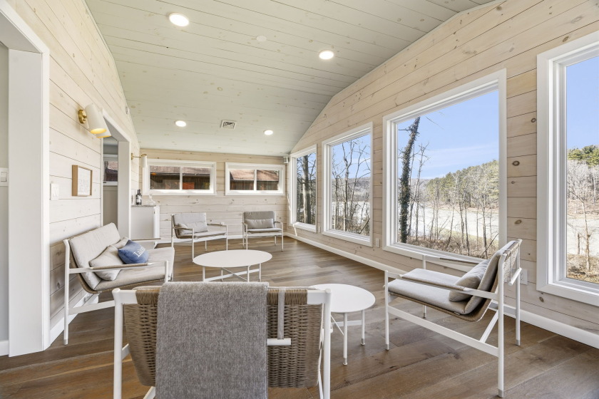 More stunning year-round sunroom views - photo 4