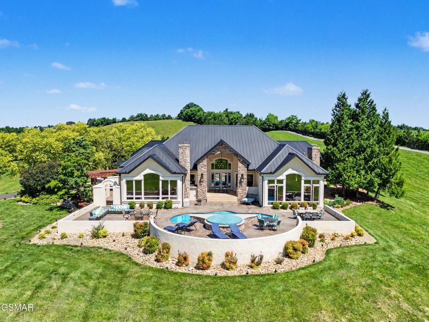 Experience the perfect blend of luxury, privacy, and - photo 3