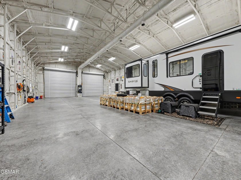Experience the perfect blend of luxury, privacy, and - photo 9