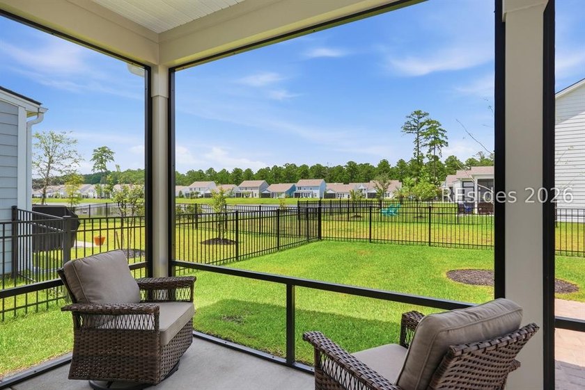 Better than new, move-in ready home in Malind Bluff Waterfront - photo 38
