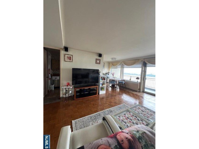 Luxury Top-Floor Duplex with Stunning Manhattan Skyline Views - photo 4