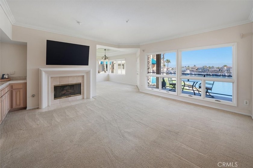 Stunning single-level waterfront condo in the exclusive gated - photo 3