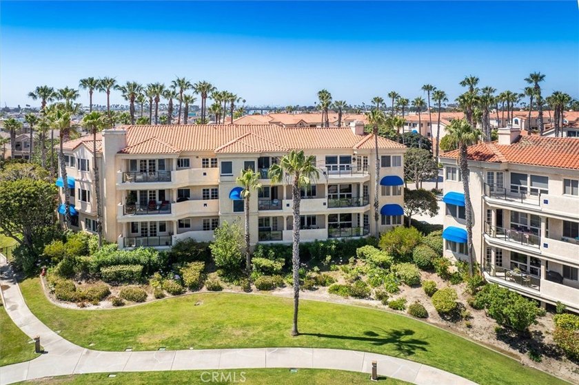 Stunning single-level waterfront condo in the exclusive gated - photo 5