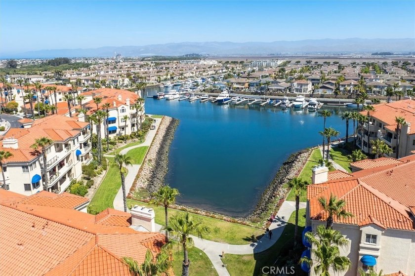 Stunning single-level waterfront condo in the exclusive gated - photo 6