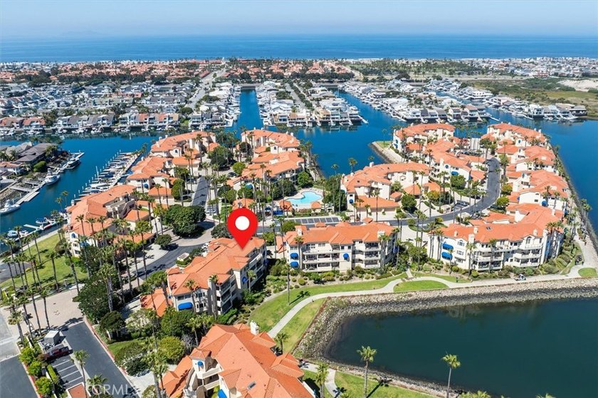 Stunning single-level waterfront condo in the exclusive gated - photo 7