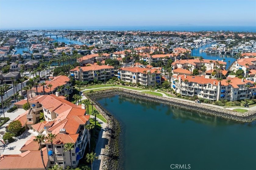Stunning single-level waterfront condo in the exclusive gated - photo 8