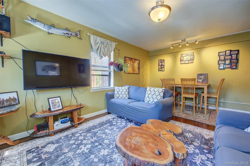 Welcome to Rocky Hill Terrace! This bright and spacious - photo 9