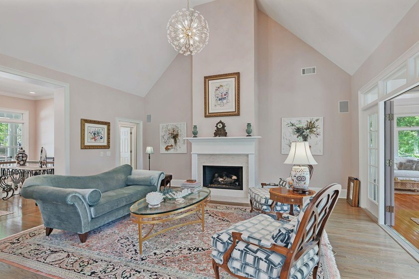 GORGEOUS GOLF COURSE VIEWS ABOUND IN THIS UPDATED, MOVE-IN READY - photo 12