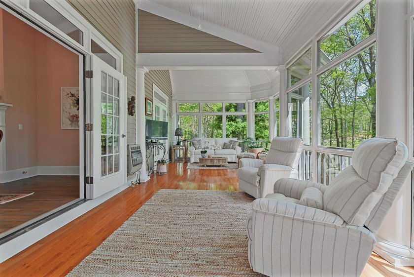 GORGEOUS GOLF COURSE VIEWS ABOUND IN THIS UPDATED, MOVE-IN READY - photo 15
