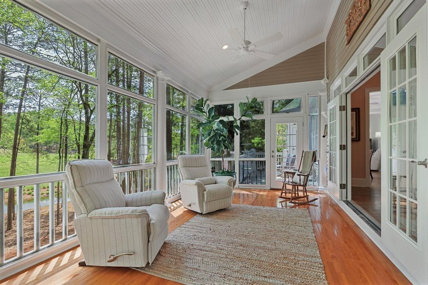 GORGEOUS GOLF COURSE VIEWS ABOUND IN THIS UPDATED, MOVE-IN READY - photo 18