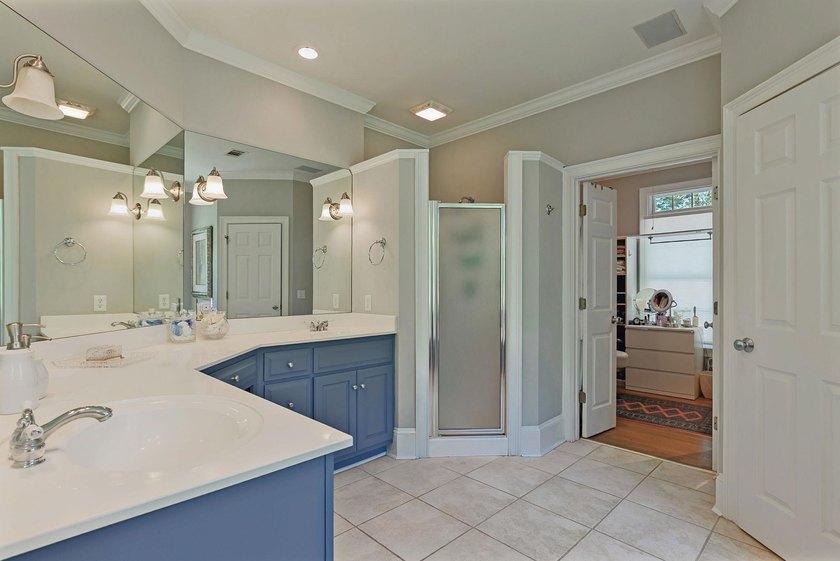 GORGEOUS GOLF COURSE VIEWS ABOUND IN THIS UPDATED, MOVE-IN READY - photo 33