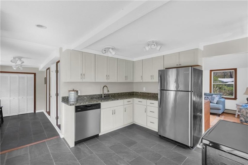 Rare opportunity to own in Bonnet Shores for under $1 million - photo 9