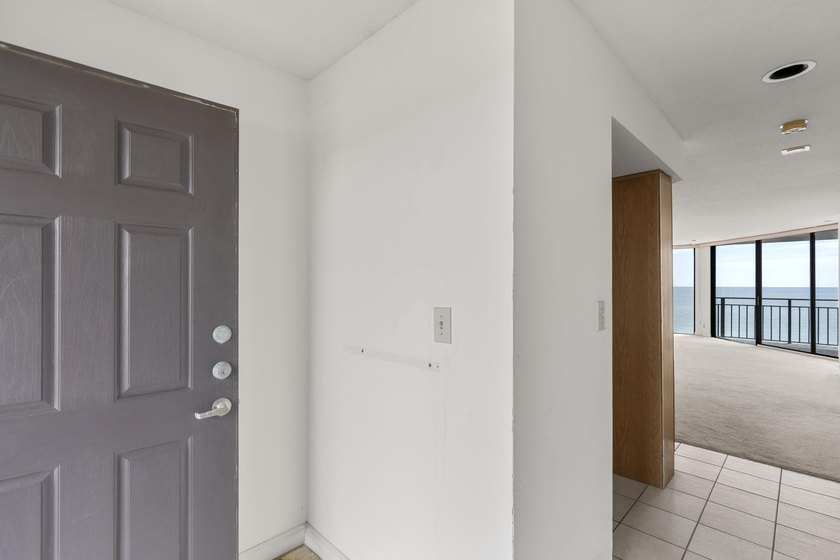 SURFMASTER CONDO - OCEANFRONT Bring your vision and designer - photo 6