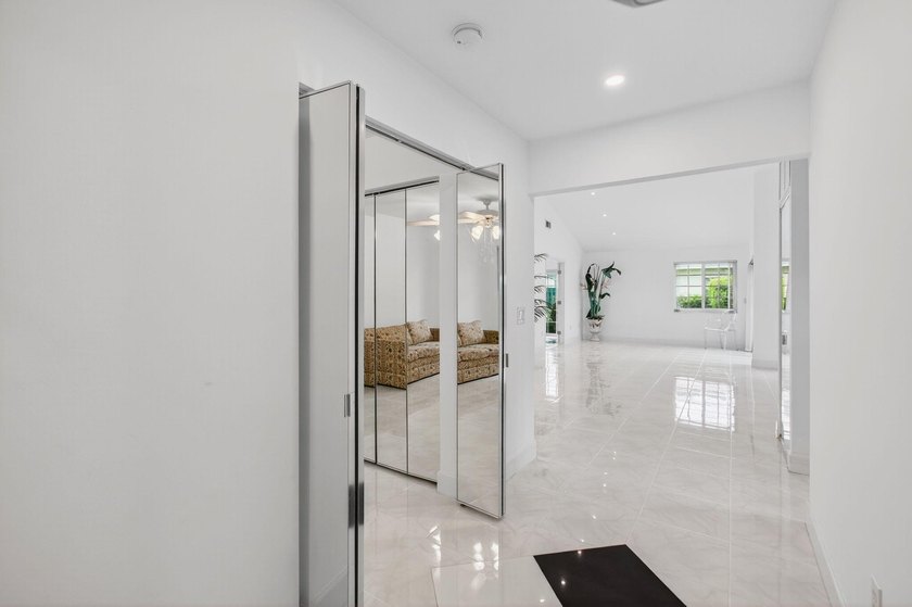 LOCATION! LOCATION! DISCOVER THIS RARE 3/2/GARAGE SUNLIT CORNER - photo 39