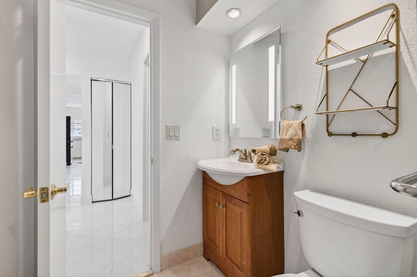 LOCATION! LOCATION! DISCOVER THIS RARE 3/2/GARAGE SUNLIT CORNER - photo 43