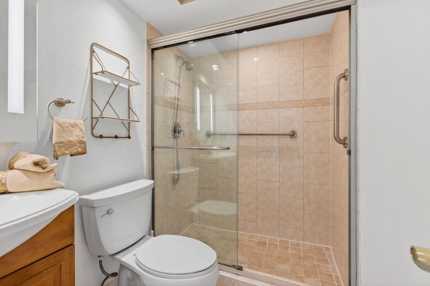 LOCATION! LOCATION! DISCOVER THIS RARE 3/2/GARAGE SUNLIT CORNER - photo 44