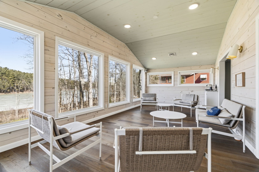 Stunning year-round sunroom views - photo 5